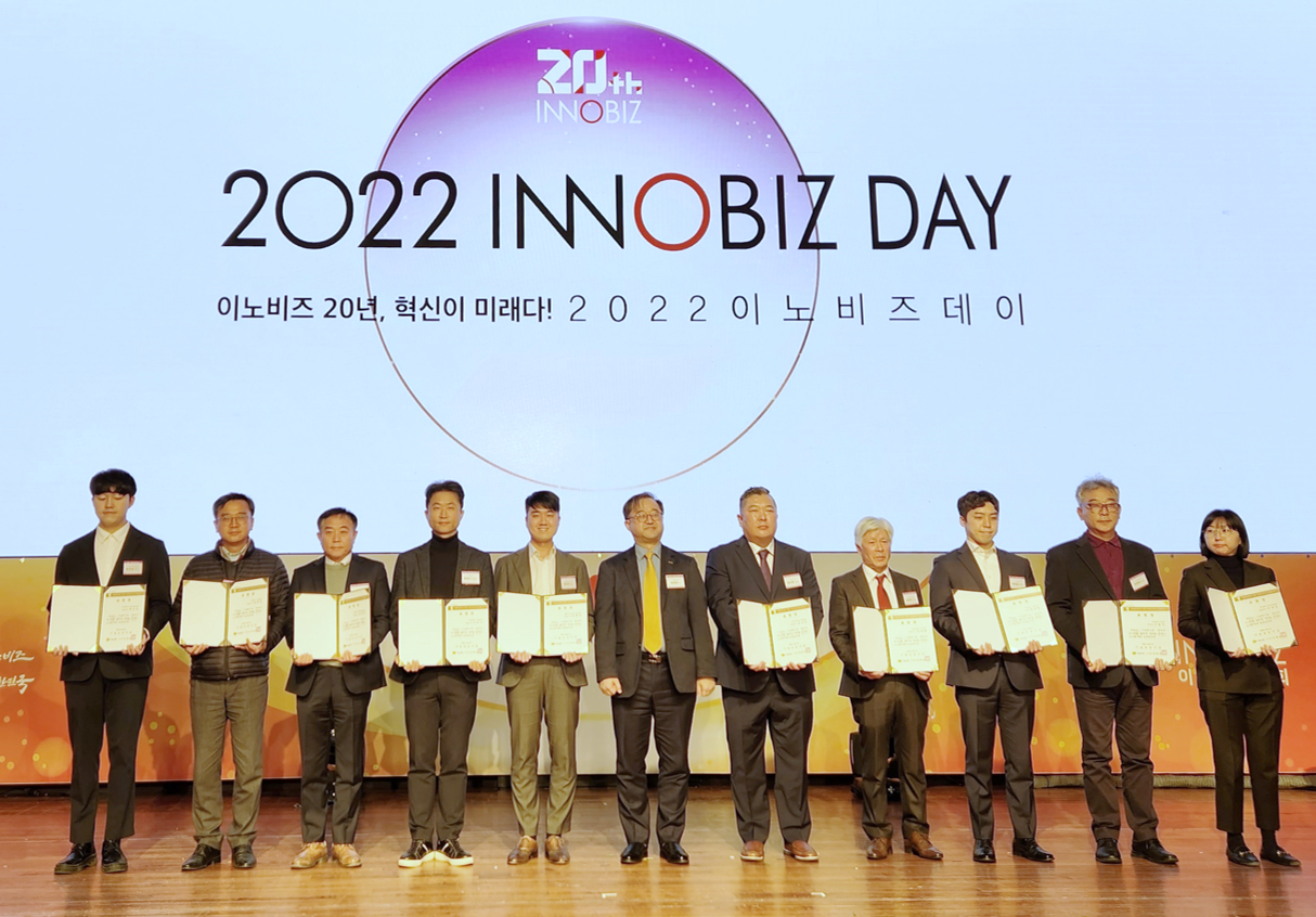 Cloudbric CEO received Commentation from chainman of KIBO at 2022 INNOBIZ DAY